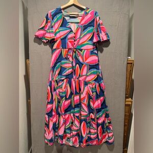 White Closet Vibrant Leaf Patterned Maxi Dress